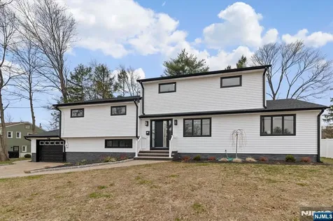 229 Standish Road Paramus NJ 07652