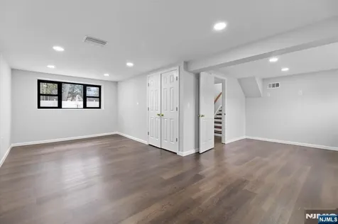 229 Standish Road Paramus NJ 07652