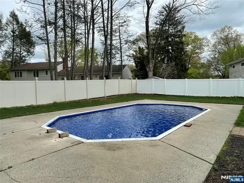 229 Standish Road Paramus NJ 07652