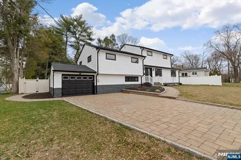 229 Standish Road Paramus NJ 07652