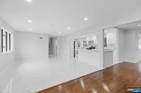 229 Standish Road Paramus NJ 07652
