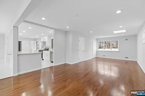 229 Standish Road Paramus NJ 07652
