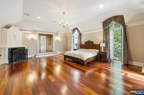 47 Fox Hedge Road Saddle River NJ 07458