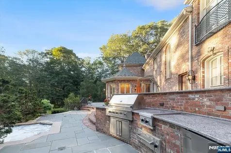 47 Fox Hedge Road Saddle River NJ 07458
