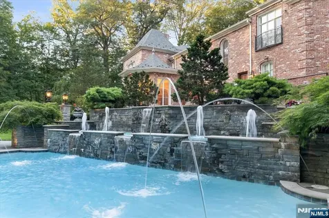 47 Fox Hedge Road Saddle River NJ 07458