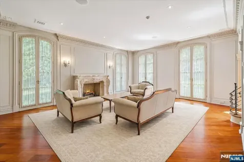 47 Fox Hedge Road Saddle River NJ 07458