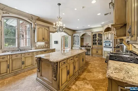 47 Fox Hedge Road Saddle River NJ 07458
