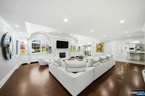 257 Truman Drive Cresskill NJ 07626