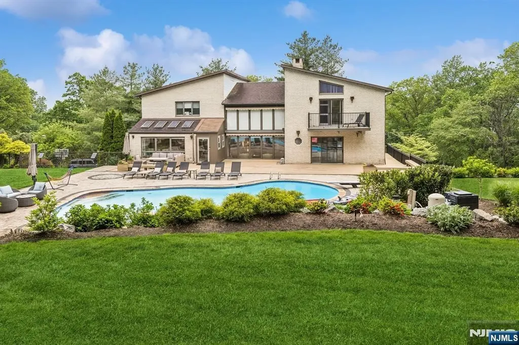 63 Eisenhower Drive Cresskill NJ 07626