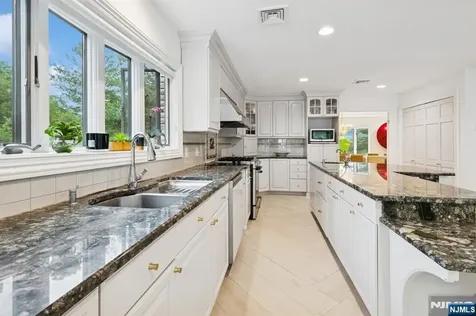 63 Eisenhower Drive Cresskill NJ 07626