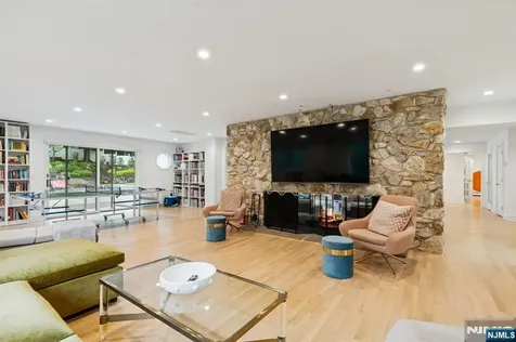 63 Eisenhower Drive Cresskill NJ 07626