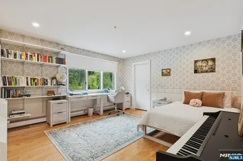 63 Eisenhower Drive Cresskill NJ 07626