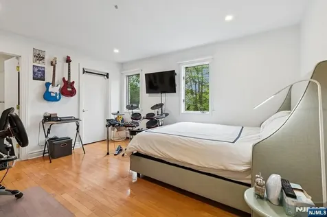 63 Eisenhower Drive Cresskill NJ 07626