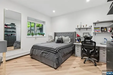 63 Eisenhower Drive Cresskill NJ 07626