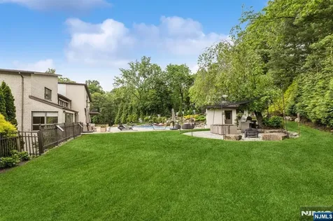 63 Eisenhower Drive Cresskill NJ 07626