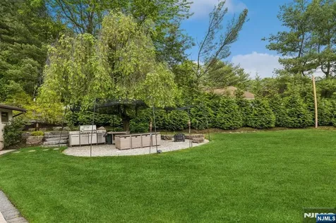 63 Eisenhower Drive Cresskill NJ 07626