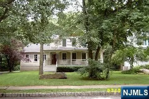 4 Lee Court Waldwick NJ 07463