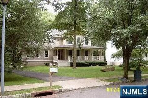 4 Lee Court Waldwick NJ 07463