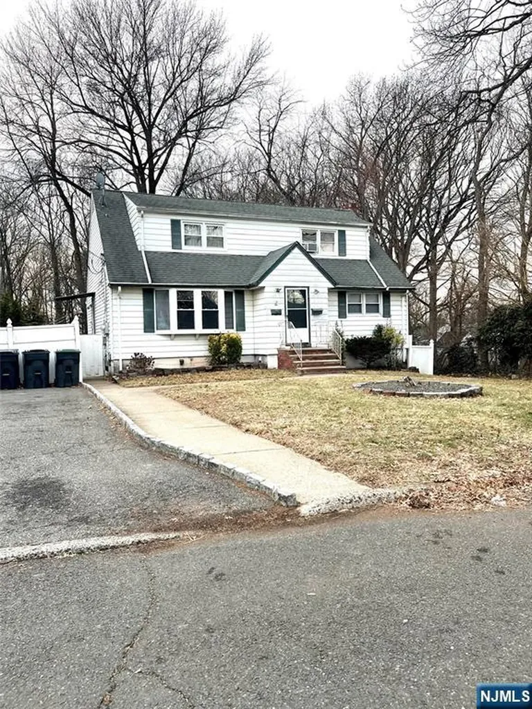 2 Van Valkenburgh Avenue Bergenfield NJ 07621