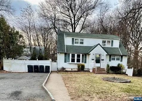 2 Van Valkenburgh Avenue Bergenfield NJ 07621