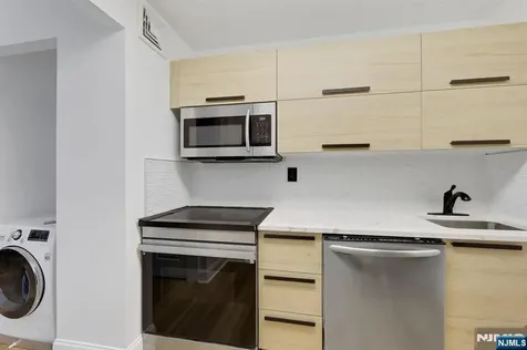 111 Mulberry Newark NJ 07102