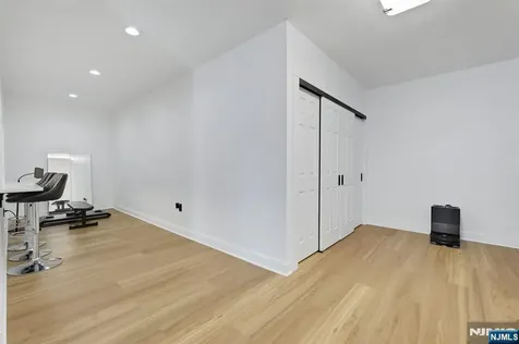 111 Mulberry Newark NJ 07102