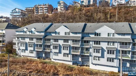 19 Legend Hills Drive Edgewater NJ 07020