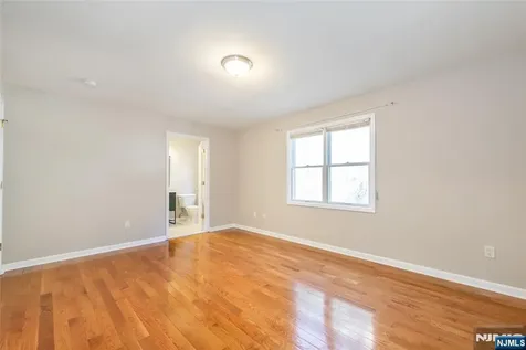 19 Legend Hills Drive Edgewater NJ 07020