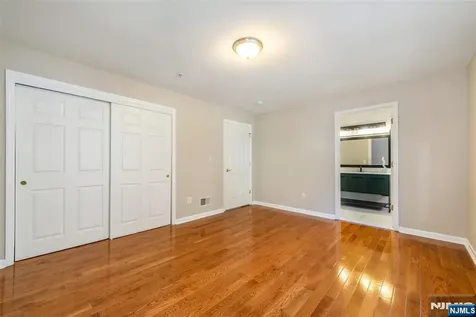 19 Legend Hills Drive Edgewater NJ 07020