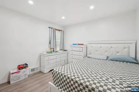 670 Devon Street Kearny NJ 07032