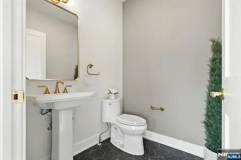 190 Canterbury Avenue North Arlington NJ 07031