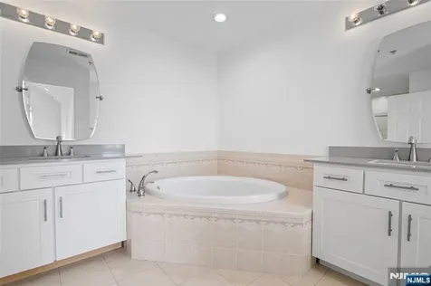 11 Bayside Drive Bayonne NJ 07002