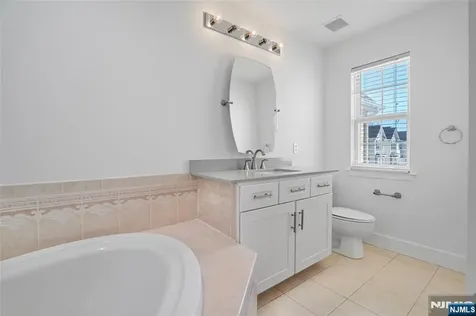 11 Bayside Drive Bayonne NJ 07002