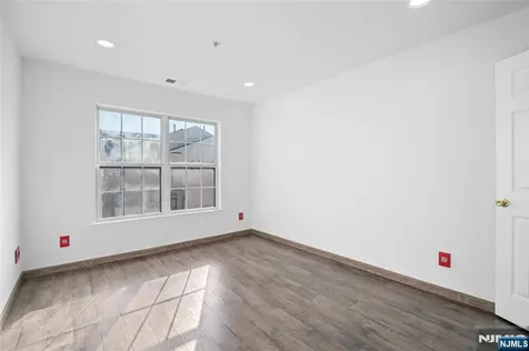 11 Bayside Drive Bayonne NJ 07002