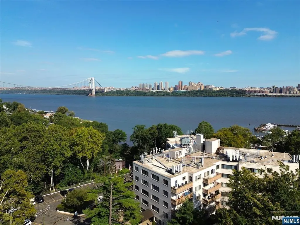 1375 River Edgewater NJ 07020