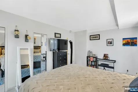 1375 River Edgewater NJ 07020