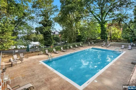 1375 River Edgewater NJ 07020