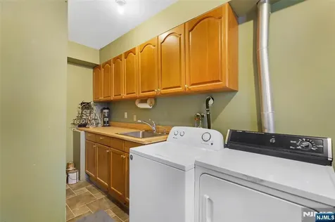 79 Fairfield Avenue West Caldwell NJ 07006