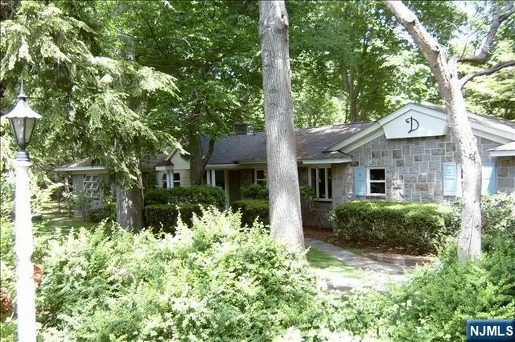 711 W Saddle River Road Ho-ho-kus NJ 07423