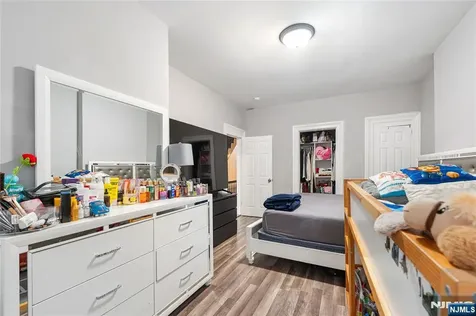 267 6th Avenue Newark NJ 07107