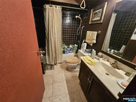 1527 Harmon Cove Tower Secaucus NJ 07094