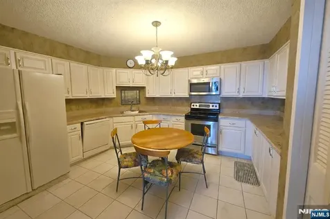 1527 Harmon Cove Tower Secaucus NJ 07094