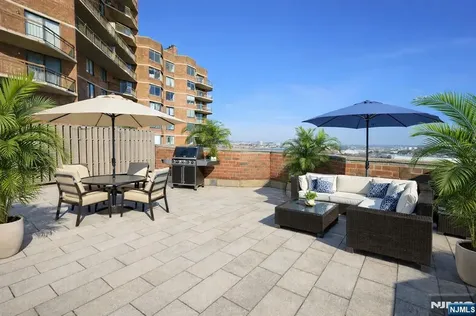 1527 Harmon Cove Tower Secaucus NJ 07094