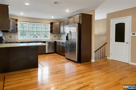 102 Montgomery Street Bloomfield NJ 07003
