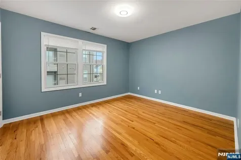 102 Montgomery Street Bloomfield NJ 07003