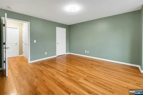 102 Montgomery Street Bloomfield NJ 07003
