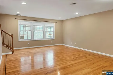 102 Montgomery Street Bloomfield NJ 07003