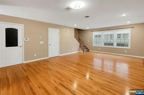 102 Montgomery Street Bloomfield NJ 07003