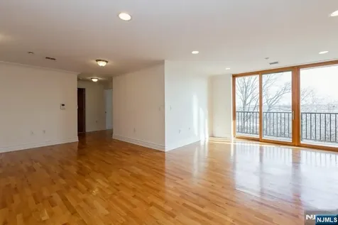 17 Meadow Road Rutherford NJ 07070