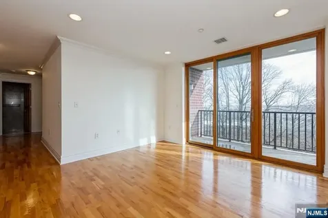 17 Meadow Road Rutherford NJ 07070